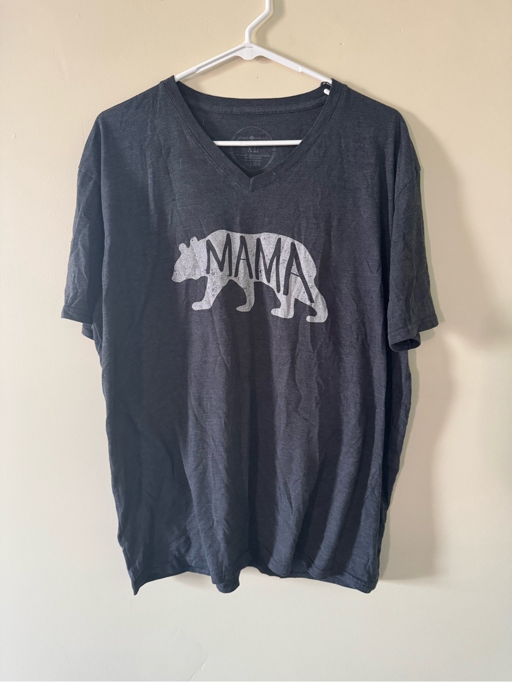 Mama Bear Graphic V-Neck T-Shirt XL Gray Casual Mom Tee